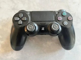 PS4 Slim 500GB + Mando Negro