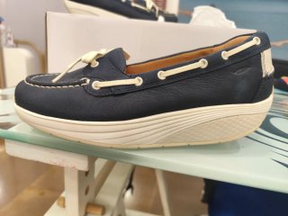 Zapatos MBT DUNI Azul Marino y Blanco