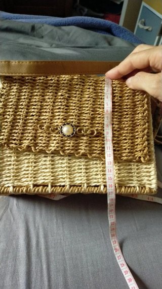 Bolso de paja tejido con detalle perla