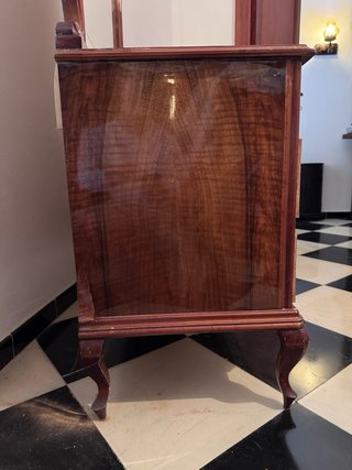 Tocador de madera con espejo