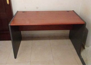 Escritorio grande madera y metal