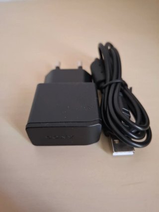 Cargador Sony + Cable MicroUSB