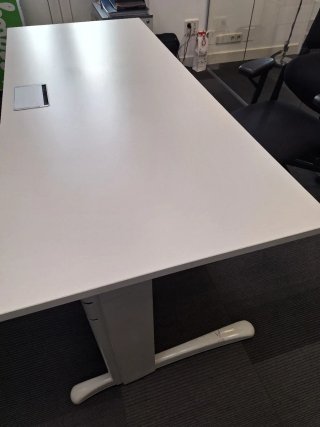 Mesa de oficina Steelcase blanca