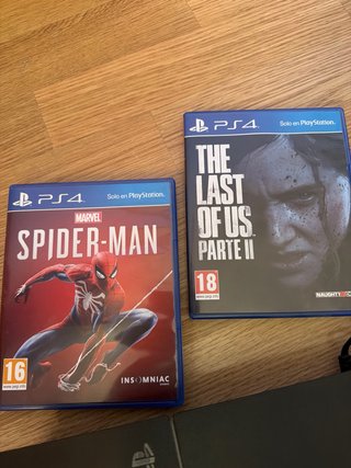 PS4 (PlayStation 4) Negra + mando + 2 juegos