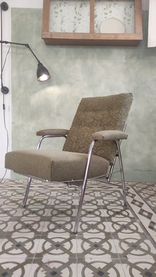 Sillón reclinable estructura metálica cromada