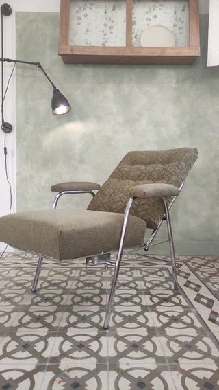 Sillón reclinable estructura metálica cromada