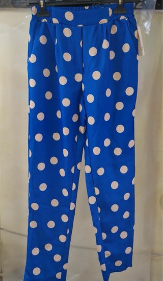 Conjunto pantalón y camisa lunares