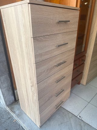 Cajonera de madera clara