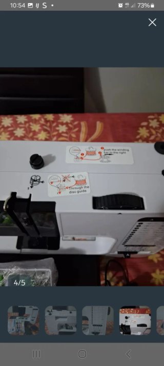 Máquina de coser con accesorios