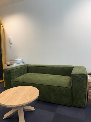Sofá Blok 2 plazas Kave Home verde