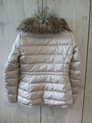 Cazadora plumífero Zara beige con cuello pelo