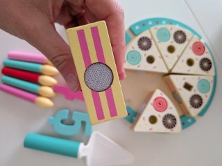 Tarta de Cumpleaños de Madera con Velas y Números