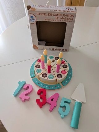 Tarta de Cumpleaños de Madera con Velas y Números