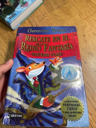5 libros de la saga "en el reino de la fantasia".