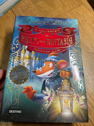 5 libros de la saga "en el reino de la fantasia".