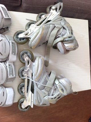 Patines en línea y protecciones para niña