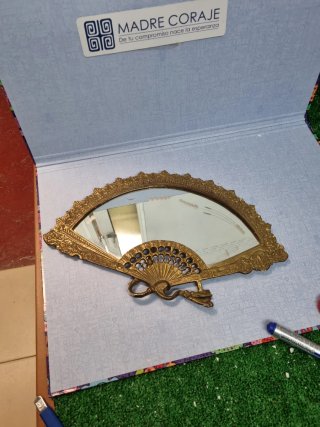 Espejo de bronce estilo abanico