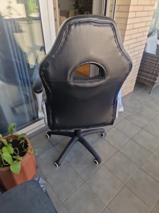 Silla de oficina ergonómica negra