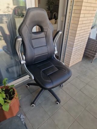 Silla de oficina ergonómica negra