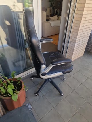 Silla de oficina ergonómica negra