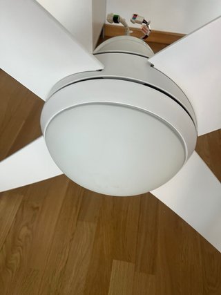 Ventilador de techo blanco