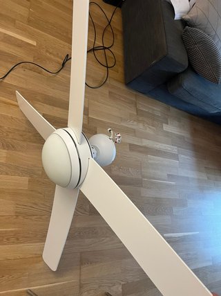 Ventilador de techo blanco
