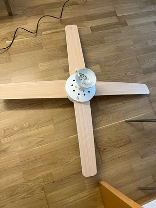 Ventilador de techo blanco