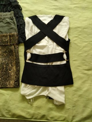 -3 FALDAS -2 CAMISETAS MANGO