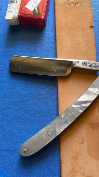 Navaja Dovo Solingen y asentador. Alemania