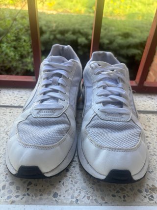 Zapatillas Puma Blancas y Grises