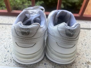 Zapatillas Puma Blancas y Grises