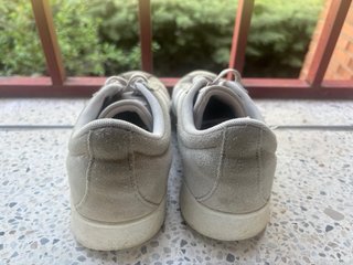 Zapatillas Adidas Beige y Blancas