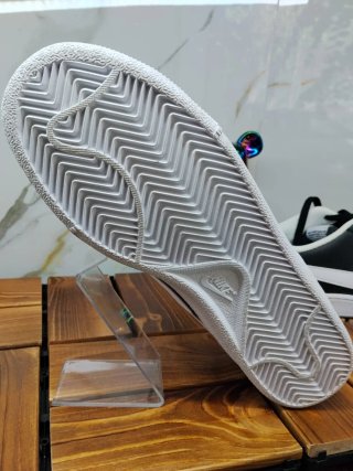 Zapatillas Nike Negras y Blancas