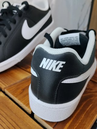Zapatillas Nike Negras y Blancas
