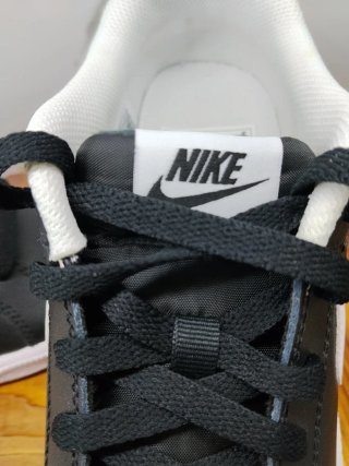Zapatillas Nike Negras y Blancas