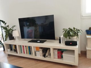 Mueble TV blanco y negro