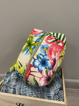 Conjunto de neceseres flamencos hecho a mano .