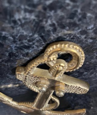 Ancla decorativa vintage dorada