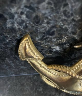 Ancla decorativa vintage dorada