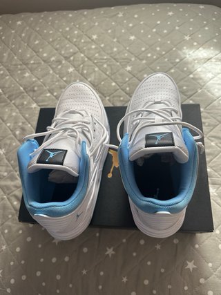 Nike Air Jordan Max Aura 5 Blancas y Azules