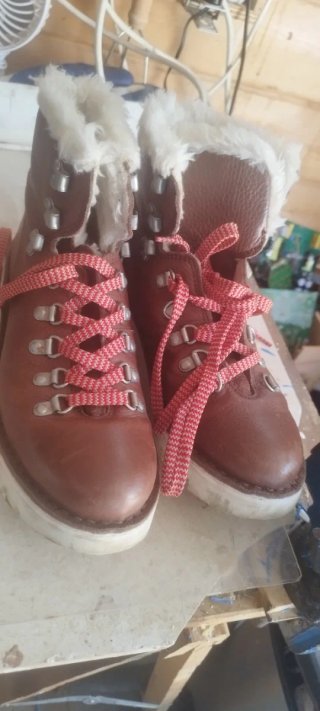 Botas de cuero marrones con forro de pelo