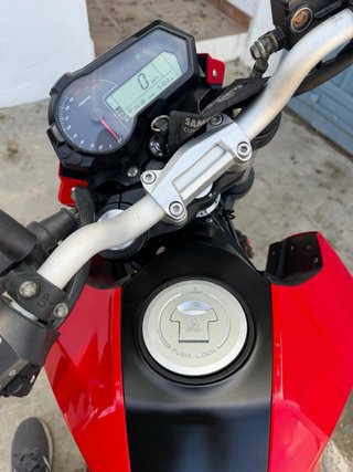 Benelli TNT 125 Roja y Negra