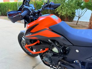KTM 390 Adventure Negra/Naranja.