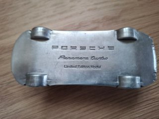 Pisapapeles Coche Porsche Panamera Turbo.