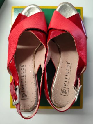 Sandalias Pitillos tacón rojo y dorado