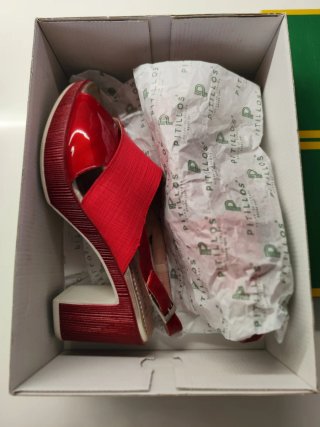 Sandalias Pitillos tacón rojo y dorado