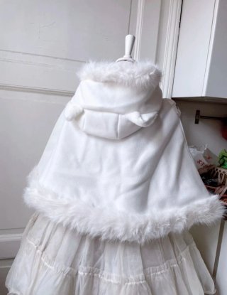 Capa Lolita blanca con orejas