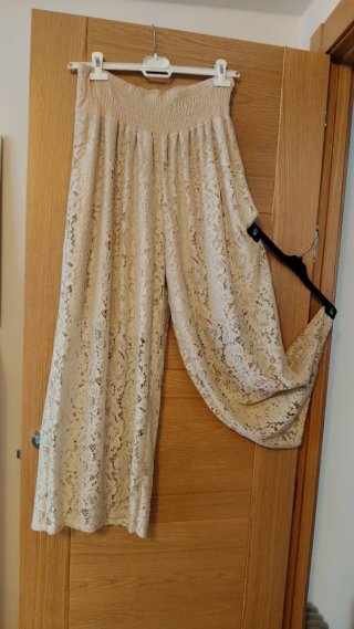 Pantalón encaje beige talla 46/48