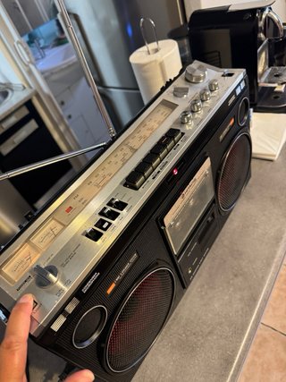 Radio Casete Hitachi Portátil
