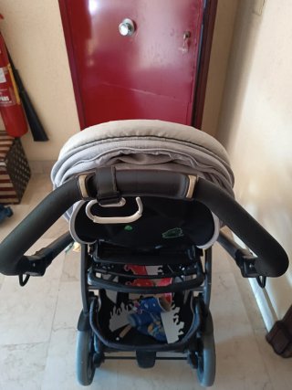 Silla de paseo ligera y plegable